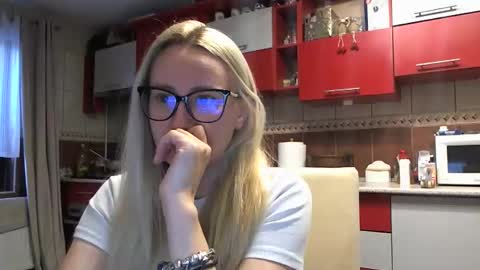 Melly online show from 01.12.26