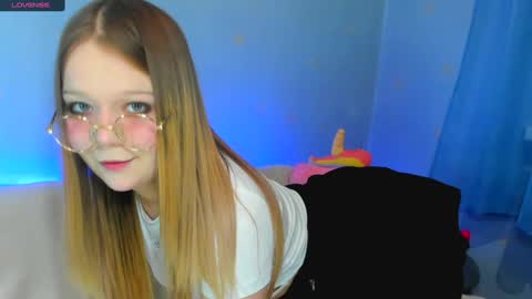 MelMooon online show from 02.08.25