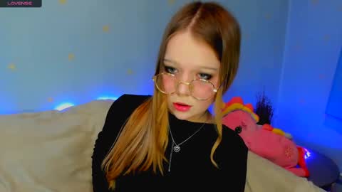 MelMooon online show from 02.21.25