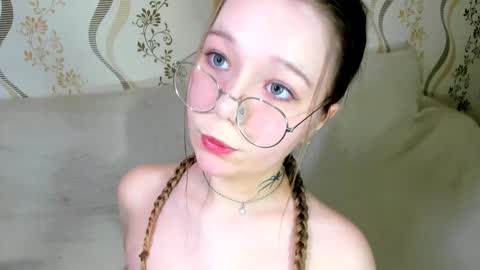 MelMooon online show from 01.13.26