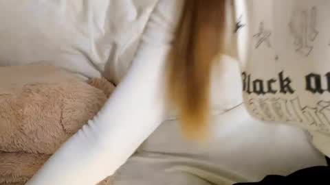 MelMooon online show from 03.16.26