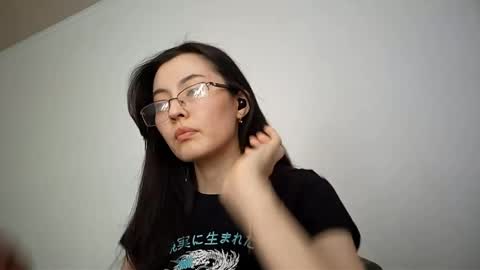 Snapshot of melodeehayden chatting on 04.26.26 Nika online show from 04.26.26