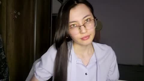 Snapshot of melodeehayden chatting on 05.27.26 Nika online show from 05.27.26