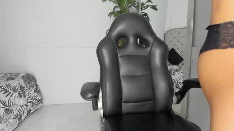 Melodi  online show from 11.23.25