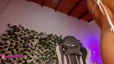 Snapshot of melody_cute10 chatting on 02.12.25 melody_cute10 online show from 02.12.25