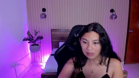 Snapshot of melody_flowers chatting on 01.06.25 Melody online show from 01.06.25