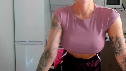 Snapshot of melodyhewit chatting on 05.16.26 Masha online show from 05.16.26