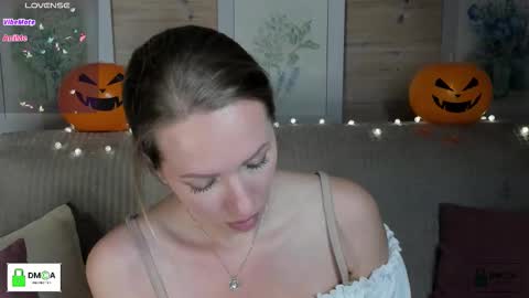 Snapshot of melodyys chatting on 10.29.25 Melody My schedule this week Wednesday Thursday Sunday online show from 10.29.25