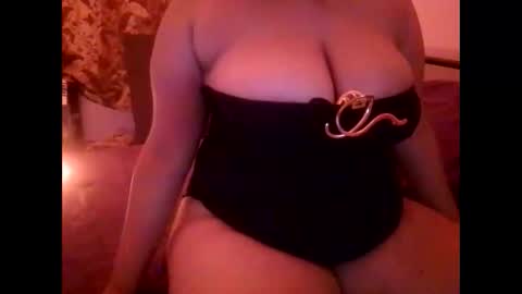 Snapshot of meltednorth6 chatting on 11.22.25 Merry online show from 11.22.25