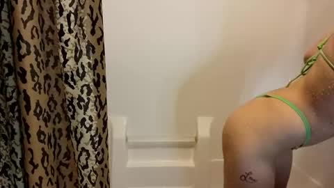 meltingmynx online show from 10.13.25