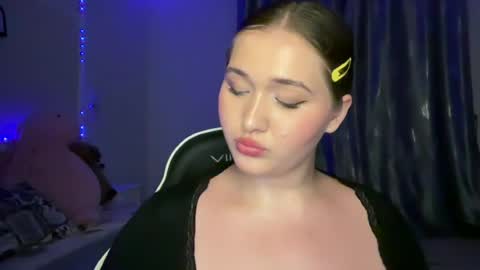 Snapshot of meow_claws chatting on 07.15.26 Kitten online show from 07.15.26