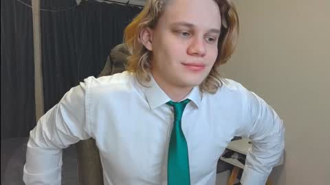 Snapshot of meow_mickey chatting on 12.02.24 Mickey online show from 12.02.24