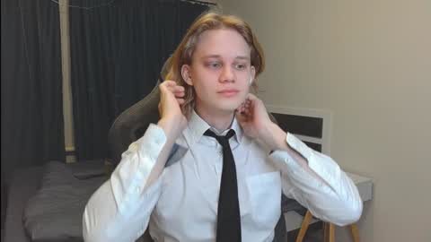 Snapshot of meow_mickey chatting on 12.03.24 Mickey online show from 12.03.24