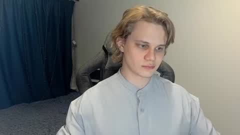 Snapshot of meow_mickey chatting on 12.19.24 Mickey online show from 12.19.24