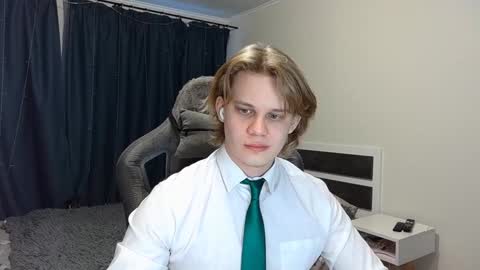 Snapshot of meow_mickey chatting on 12.24.24 Mickey online show from 12.24.24