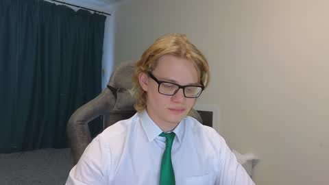 Snapshot of meow_mickey chatting on 01.31.25 Mickey online show from 01.31.25