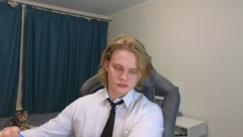 Snapshot of meow_mickey chatting on 02.05.25 Mickey online show from 02.05.25