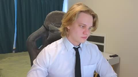 Snapshot of meow_mickey chatting on 02.18.25 Mickey online show from 02.18.25