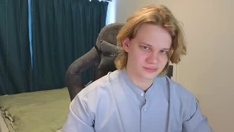 Snapshot of meow_mickey chatting on 02.24.25 Mickey online show from 02.24.25