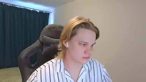 Snapshot of meow_mickey chatting on 02.25.25 Mickey online show from 02.25.25