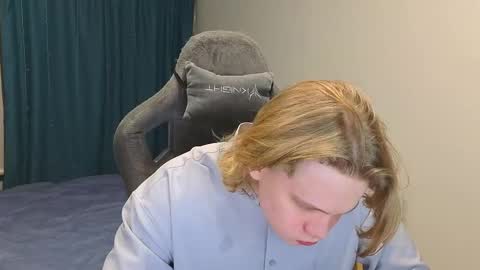 Snapshot of meow_mickey chatting on 03.04.25 Mickey online show from 03.04.25