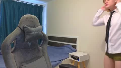 Snapshot of meow_mickey chatting on 03.07.25 Mickey online show from 03.07.25