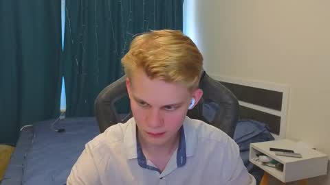 Snapshot of meow_mickey chatting on 09.11.25 Mickey online show from 09.11.25