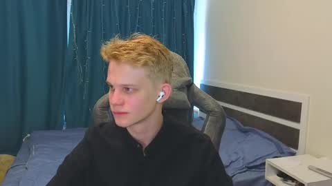 Snapshot of meow_mickey chatting on 09.12.25 Mickey online show from 09.12.25