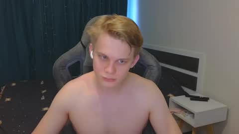 Snapshot of meow_mickey chatting on 01.15.26 Mickey online show from 01.15.26