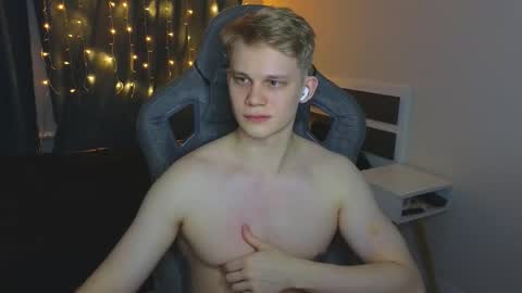 Snapshot of meow_mickey chatting on 02.04.26 Mickey online show from 02.04.26