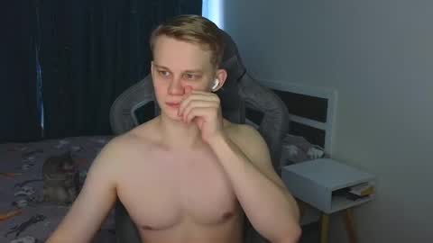 Snapshot of meow_mickey chatting on 02.10.26 Mickey online show from 02.10.26