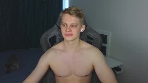 Snapshot of meow_mickey chatting on 02.17.26 Mickey online show from 02.17.26