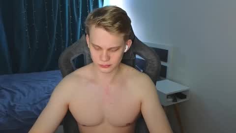 Snapshot of meow_mickey chatting on 02.18.26 Mickey online show from 02.18.26