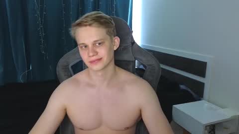 Snapshot of meow_mickey chatting on 02.23.26 Mickey online show from 02.23.26