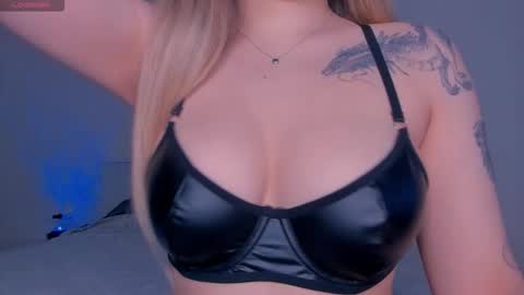 Snapshot of meow_rinnie chatting on 09.11.25 My links --- online show from 09.11.25