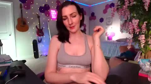 Snapshot of meredithbae chatting on 04.14.26 Meredith Bae online show from 04.14.26