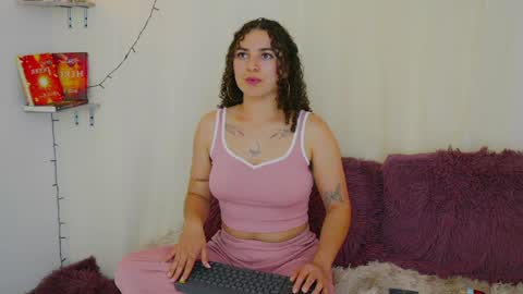 Snapshot of merida_bell18 chatting on 01.03.25 Merida Bell online show from 01.03.25