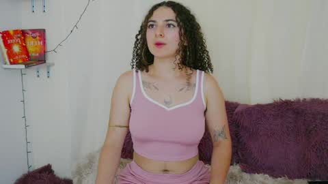 Snapshot of merida_bell18 chatting on 01.04.25 Merida Bell online show from 01.04.25