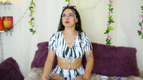 Snapshot of merida_bell18 chatting on 02.28.25 Merida Bell online show from 02.28.25