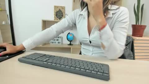 Snapshot of merlinaadams_ chatting on 11.17.25 Merlina online show from 11.17.25