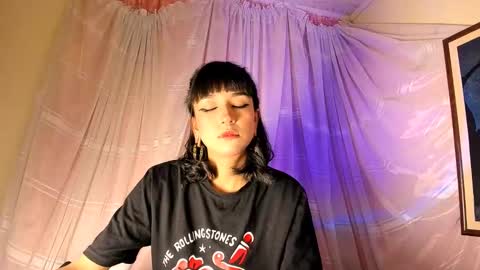 Snapshot of merlynn_ chatting on 02.08.25 Diane 3 online show from 02.08.25