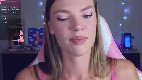 Snapshot of merry_dancers_ chatting on 11.24.25 Susan online show from 11.24.25