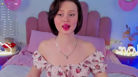 Snapshot of merylew chatting on 03.09.25 Anna online show from 03.09.25