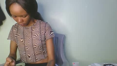 Snapshot of messyluna chatting on 04.27.26 meggy and bree online show from 04.27.26