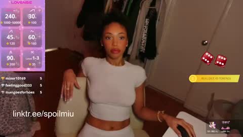 Snapshot of mew2wo chatting on 10.03.25 mew2wo online show from 10.03.25