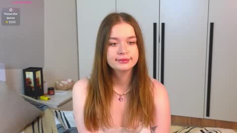 Snapshot of mewmewcats chatting on 10.16.25 JaneMarlow online show from 10.16.25