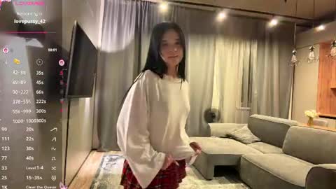 Snapshot of mewpuff chatting on 06.30.26 mewpuff online show from 06.30.26