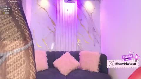 Mhia Kate online show from 11.25.25