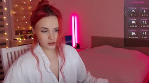 Snapshot of mi_cherry chatting on 01.10.25 Alice online show from 01.10.25