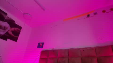 Snapshot of mia_0_ chatting on 11.07.25 Emi online show from 11.07.25